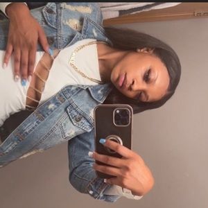 Meet your Posher, Carlia